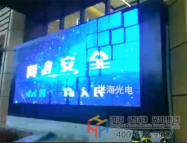 伸縮波浪屏在美化城市方面發(fā)揮著獨(dú)特的作用。