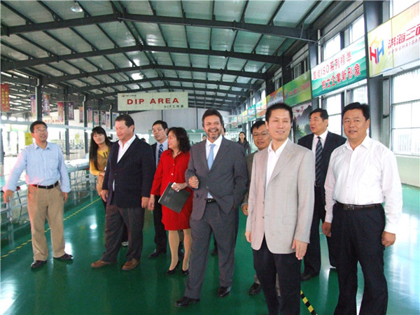 美國(guó)州議員來(lái)洪海參觀指導(dǎo)工作 美國(guó)州議員來(lái)洪海參觀指導(dǎo)工作